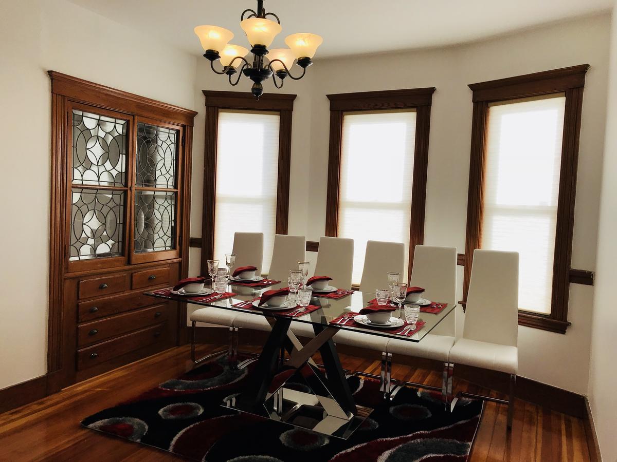 Boston Lodge And Suites Екстер'єр фото
