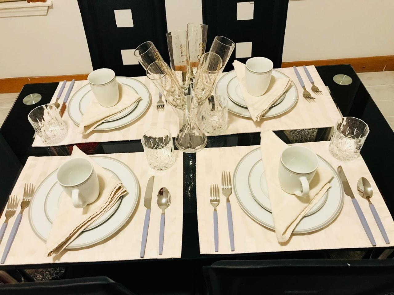 Boston Lodge And Suites Екстер'єр фото