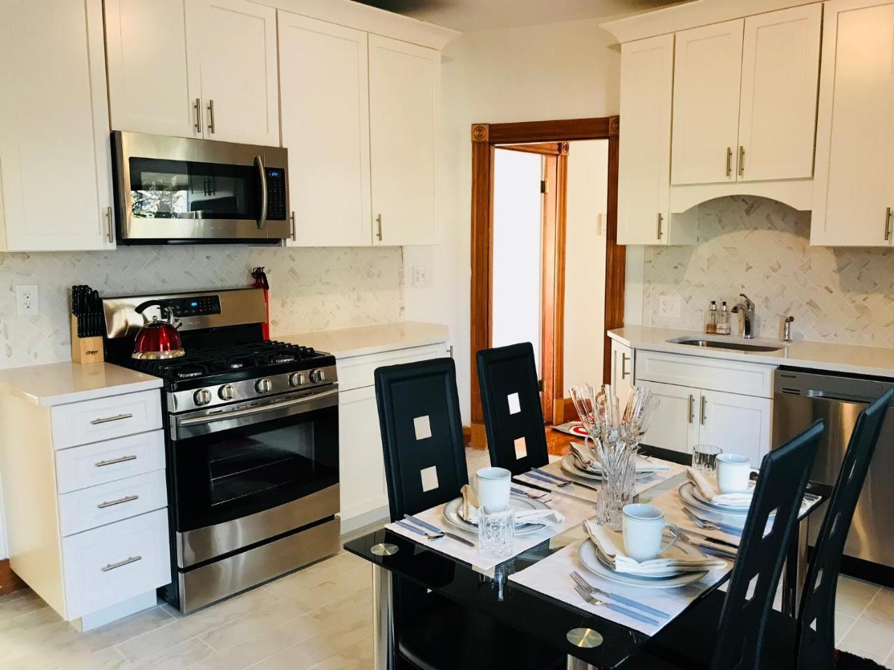 Boston Lodge And Suites Екстер'єр фото