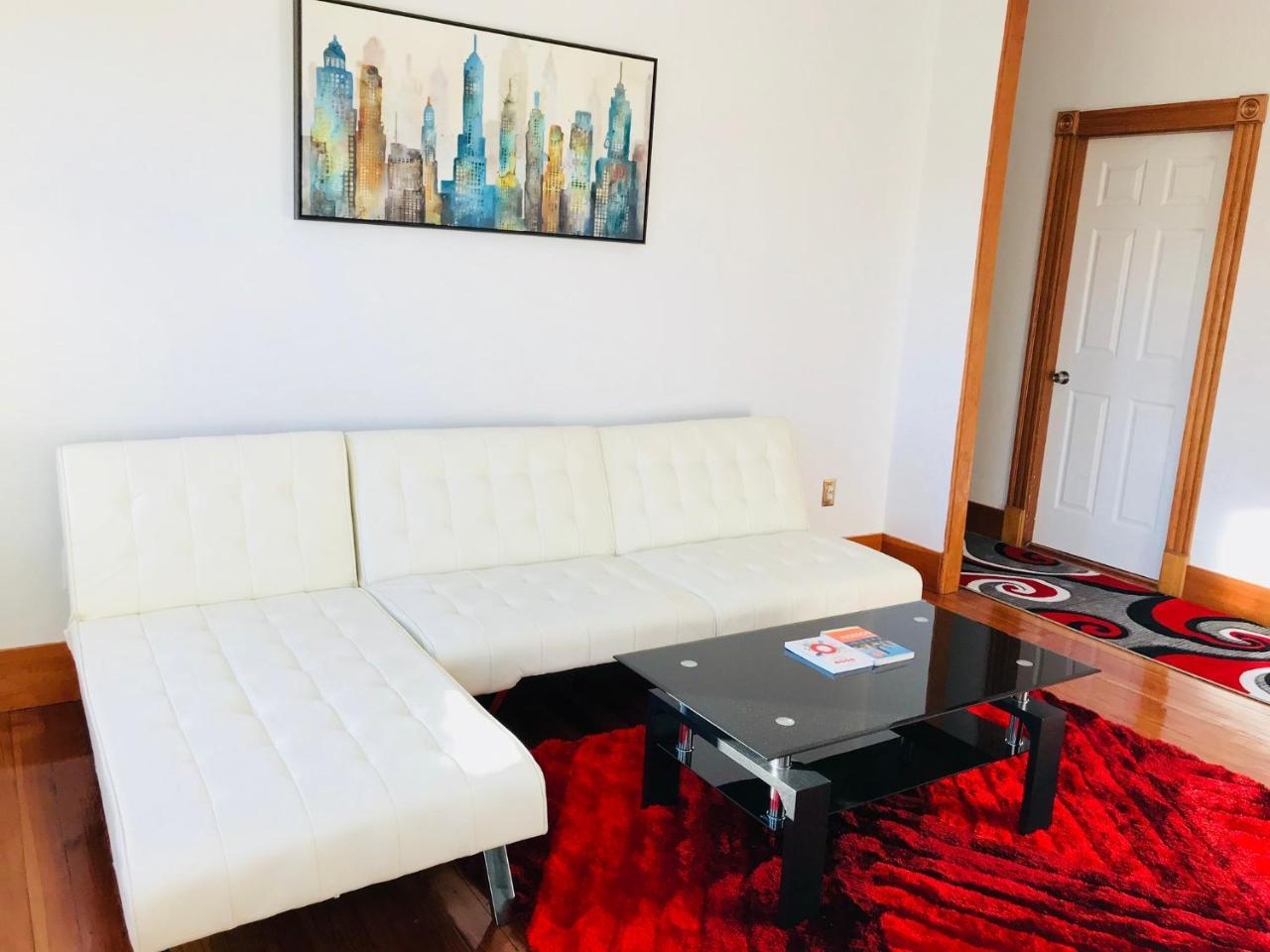 Boston Lodge And Suites Екстер'єр фото